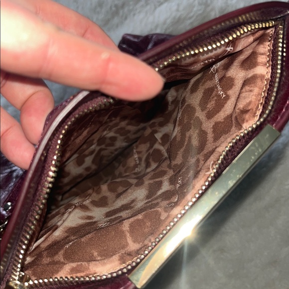 B Makowsky cranberry wine glazed leather Shoulder Bag with gold detail - Picture 15 of 16